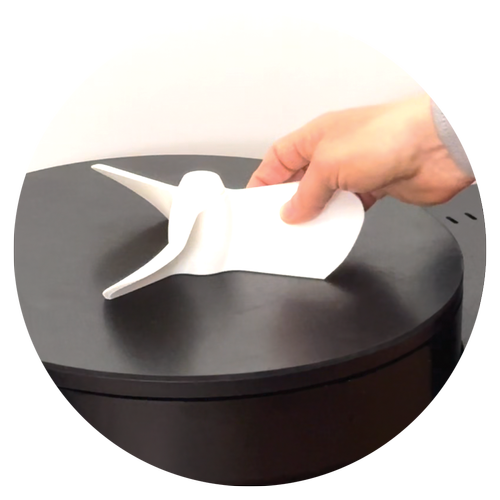 Place your object on the ScanHub turntable